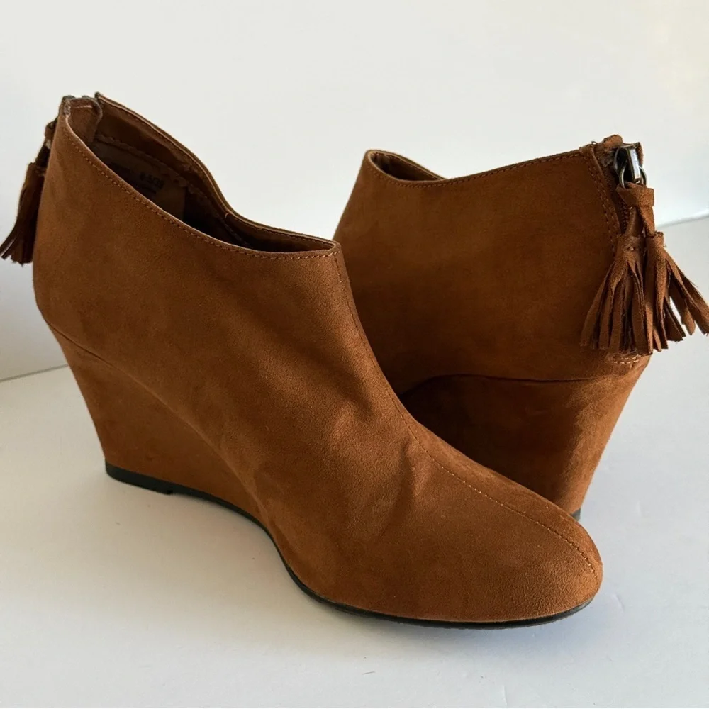 CL by Chinese Laundry Via Wedge Ankle Booties Brown - Back Zipper Tassel Sz 8.5M
